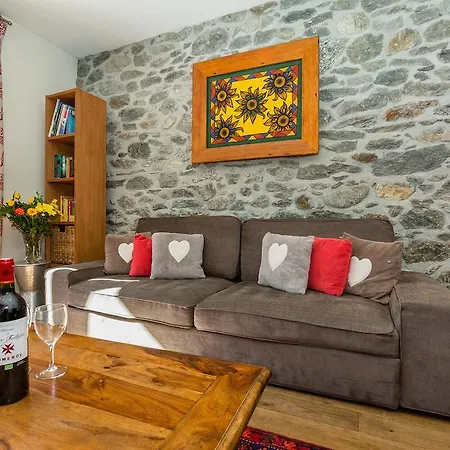 Aux Praz Apartment *