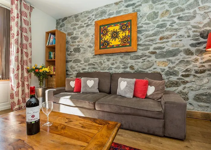 Aux Praz Apartment *